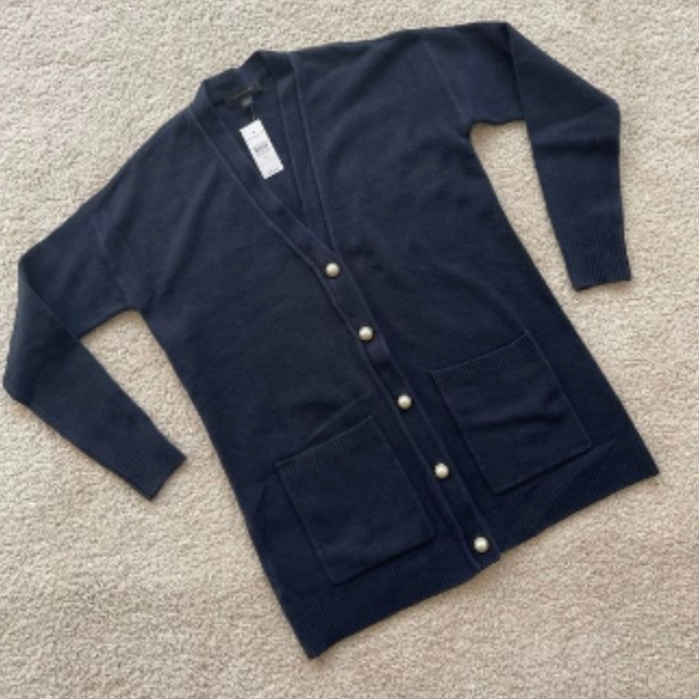 Ann Taylor navel cardigan with pearl/gold buttons